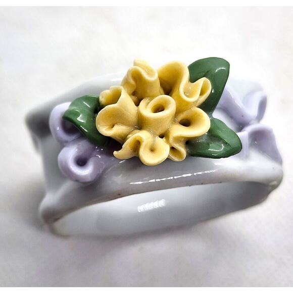 NAPKIN RINGS-Porcelain-3D Flowers-Yellow-Green-Set of 4 - Picture 4 of 16